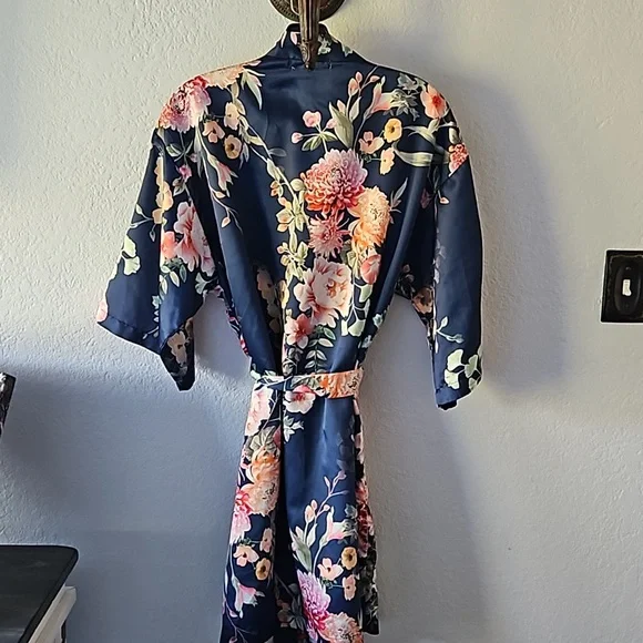 Silky kimono style robe - Picture 3 of 5